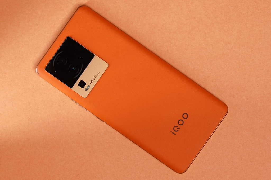 Smartphone chip Snapdragon 8+ Gen 1, RAM 12 GB, sạc 120W, giá rẻ bất ngờ