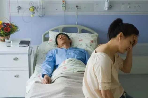 Sau lần bị tai biến, chồng cũ muốn quay lại với mẹ con tôi