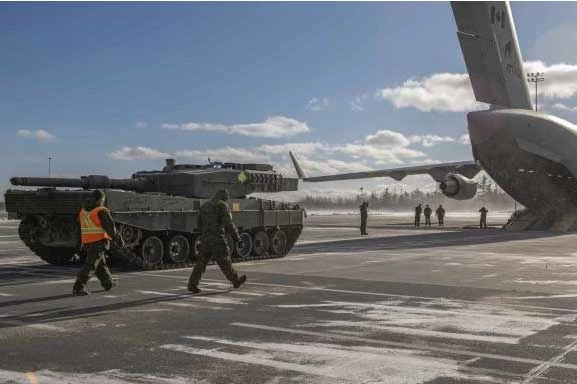 Canada chuyển Leopard 2 cho Ukraine hồi tháng 3/2023.