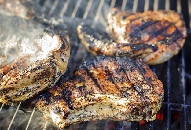 Loại bỏ mùi cháy khét thức ăn nhờ mẹo vặt đơn giản này