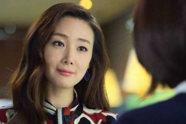 Đến nhà tôi chơi, chị chồng nhìn tấm rèm cửa rồi giận dỗi bỏ về