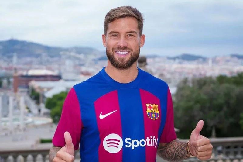 Inigo Martinez chính thức gia nhập Barca.