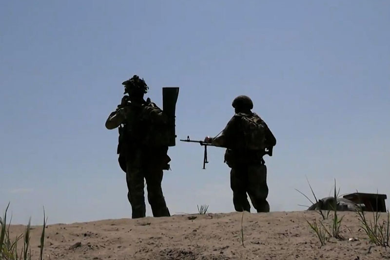 Quân trinh sát của Nga tập trận gần tiền tuyến ở LNR