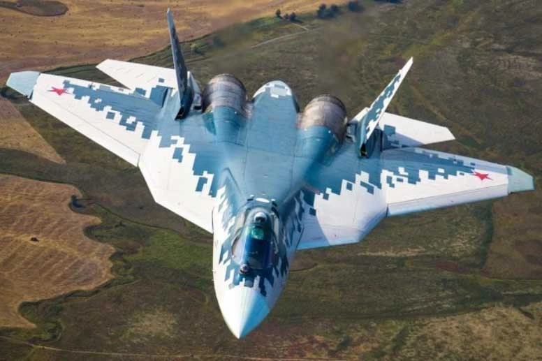 Tiêm kích Su-57 được trang bị nhiều thiết bị điện tử hiện đại giúp tăng khả năng chiến đấu cao. (Nguồn: Military Watch)