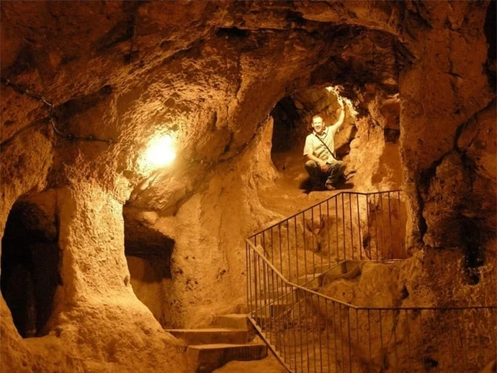 Bên trong thành phố 18 tầng được phát hiện ngay dưới tầng hầm nhà dân - 15