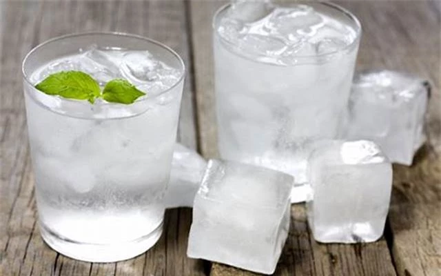 Các loại nước nên và không nên uống trong mùa hè