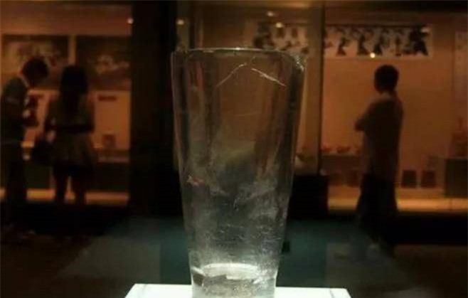 Tìm thấy chiếc cốc “xuyên không” trong mộ cổ hơn 2.000 năm - Ảnh 9.
