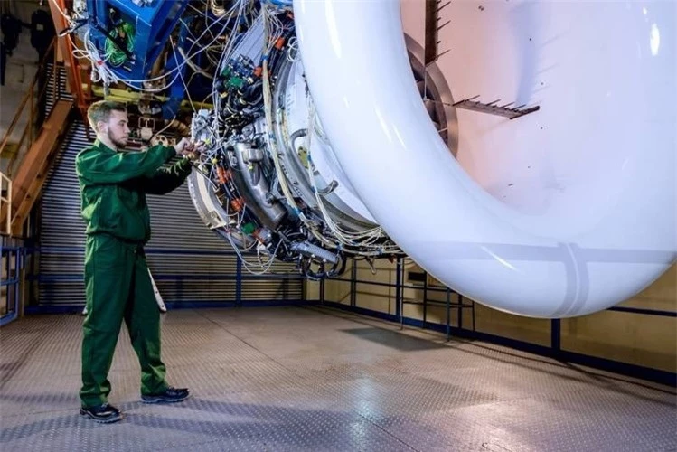 Tập đoàn công nghệ nhà nước Rostec lưu ý rằng trực thăng vận tải hạng nặng Mi-26 sẽ sớm được trang bị động cơ PD-8V, mạnh hơn 15% so với Trực thăng hạng nặng Mi-26 mạnh vượt trội nhờ trái tim PD-8V ảnh 1