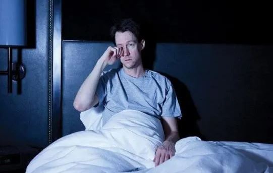 Khi ngủ giấc đêm, nếu bạn thường xuyên thức giấc vào 2 khoảng thời gian này có thể gan đang kêu cứu