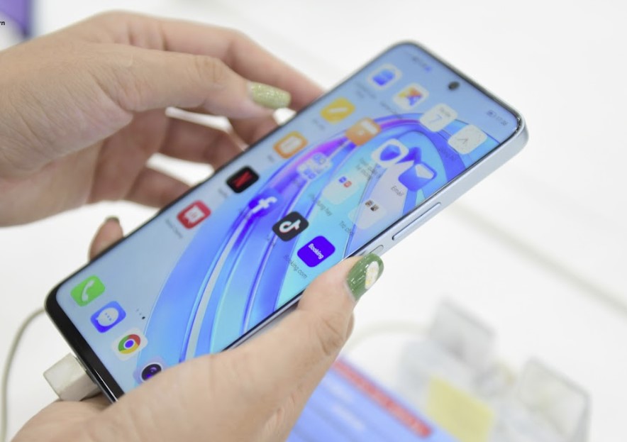 Mở bán smartphone Honor X8a