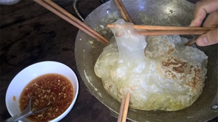 Cả tuổi thơ ùa về với món bột sắn chấm nước mắm của người Bình Định - 1