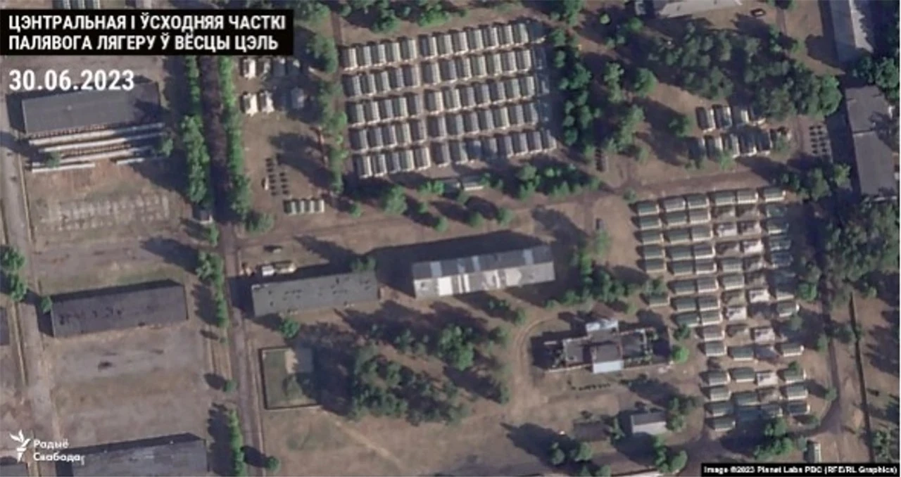 Ảnh vệ tinh phát hiện động thái bất ngờ của Nga bên trong 3 trại quân sự dã chiến ở Belarus  - Ảnh 1.