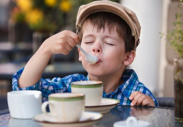 Bác sĩ nhi khoa tiết lộ bí quyết giúp con cao thêm dù cha mẹ không cao lớn