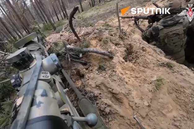 Cận cảnh lính bắn tỉa yểm trợ quân đội Nga tấn công các vị trí của Ukraine