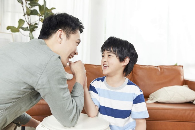 Dạy con trai thành tài: Tránh đòn roi, quan trọng nhất là rèn tự lập