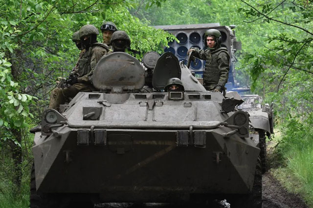 Quân đội Ukraine phàn nàn về việc thiếu xe bọc thép và đạn dược