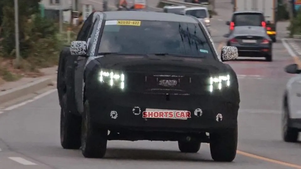 Xe bán tải Kia Tasman lộ ảnh chạy thử trên đường phố Hàn Quốc