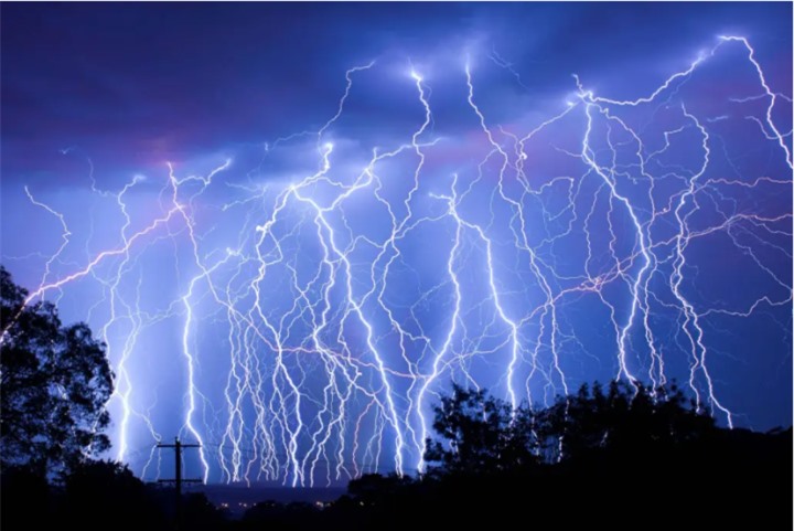 Kỳ lạ vùng đất bị sét đánh 28 lần mỗi phút, một năm 300 ngày hứng 'cuồng nộ' - 2