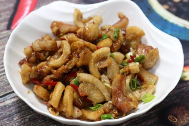 Tóp mỡ rán xong đừng vội bỏ đi, làm ngay món này cả nhà ai cũng tấm tắc khen ngon