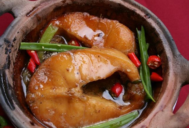 Cá trắm kho với nguyên liệu này đậm đà lại không tanh, ăn rất đưa cơm