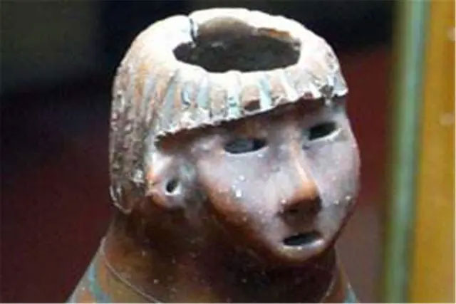 Lão nông đào được chiếc bình kỳ dị vứt vào xó bếp, nghiên cứu mới biết là bảo vật quốc gia hàng nghìn năm tuổi