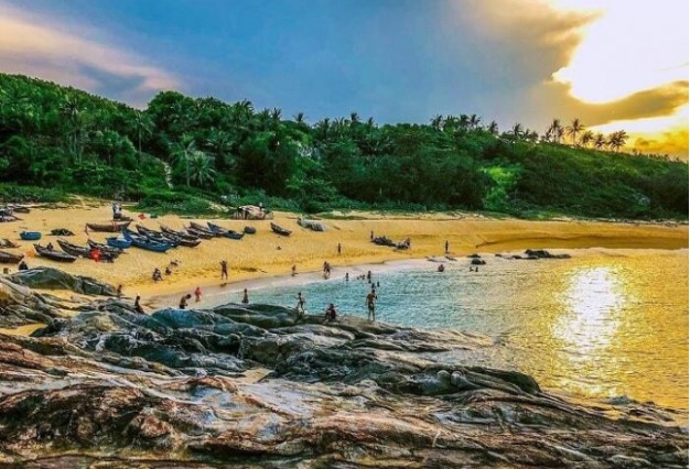 Vẻ đẹp hoang sơ hiếm có ở ngôi làng cổ ngàn năm tuổi nằm sát biển Quảng Ngãi