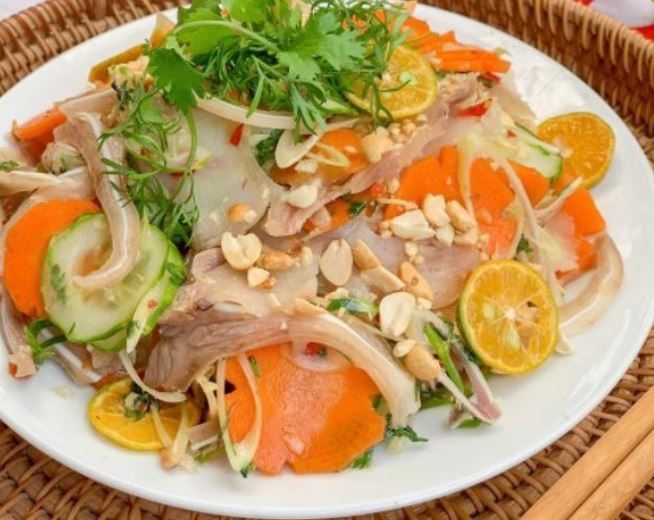 Vào bếp làm sốt nộm chua ngọt đa năng, trộn món gì cũng ngon