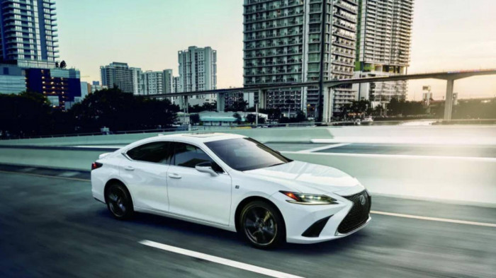 Lexus ES 2024 có gói công nghệ mới, giá tăng nhẹ