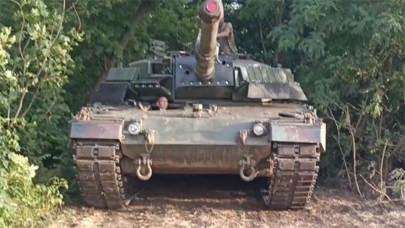 Hình ảnh Leopard 2A4 mặc giáp ERA Liên Xô ảnh 1