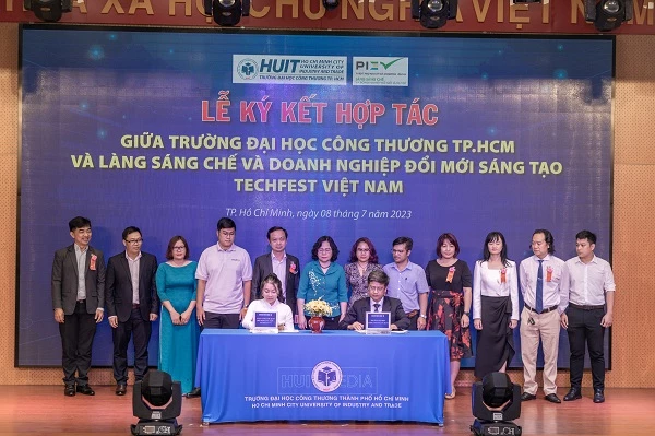 Lễ Ký kết hợp tác giữa trường Đại học Công thương TP.HCM và Làng Sáng chế và Doanh nghiệp Đổi mới Sáng tạo Techfest Vietnam.