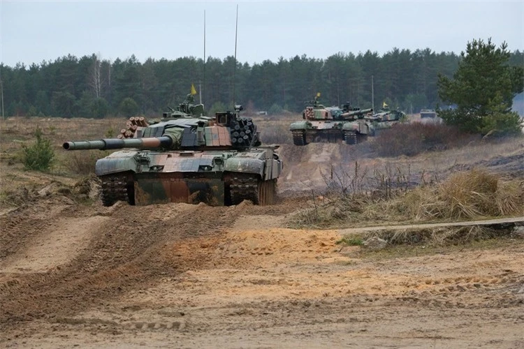 Kiev trang bị xe tăng PT-91 Twardy cho lữ đoàn mới thành lập ảnh 8