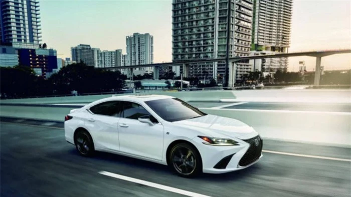 lexus es 2024 có gói công nghệ mới, giá tăng nhẹ