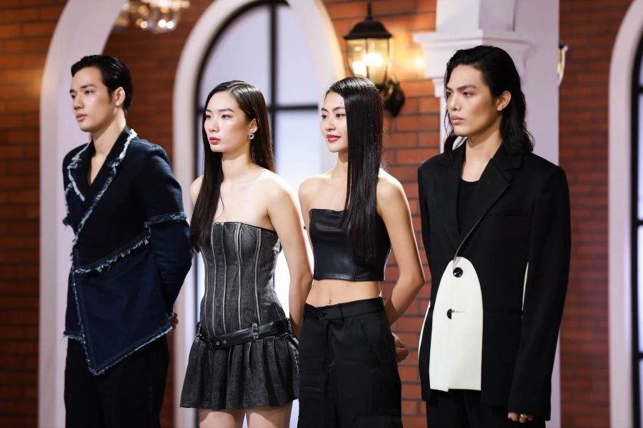 4 thí sinh vào phòng loại 4 thí sinh vào phòng loại