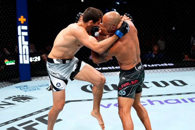 Võ sĩ Mỹ tung cú đấm móc cực hiểm khiến đối thủ ngã ngửa bất tỉnh