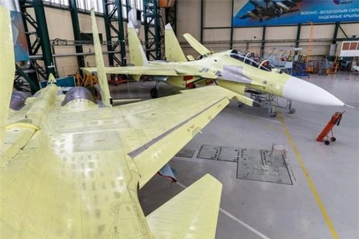 Tổ hợp chế tạo hàng không Irkutsk vừa bàn giao cho Bộ Quốc phòng Nga lô tiêm kích Su-30SM2, dịch vụ báo chí của Tập đoàn chế tạo máy bay Thống nhất (UAC) cho biết trên kênh telegram của mình.