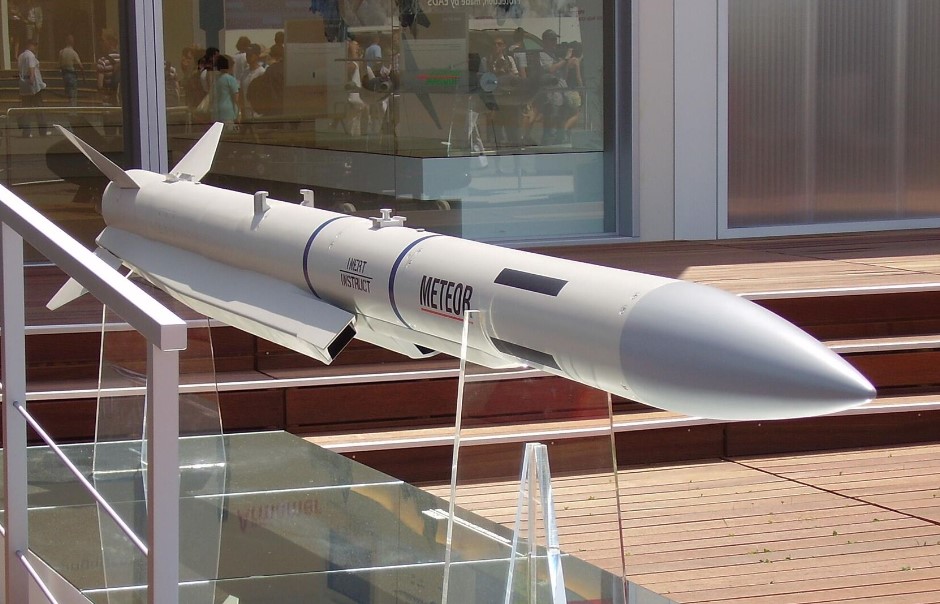 Pháp sẽ chuyển tên lửa tầm xa cho Ukraine