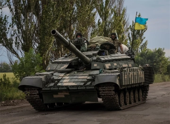 T-64 Bulat - dòng xe tăng chiến đấu chủ lực chính của Ukraine trước xung đột. (Ảnh: Reuters)