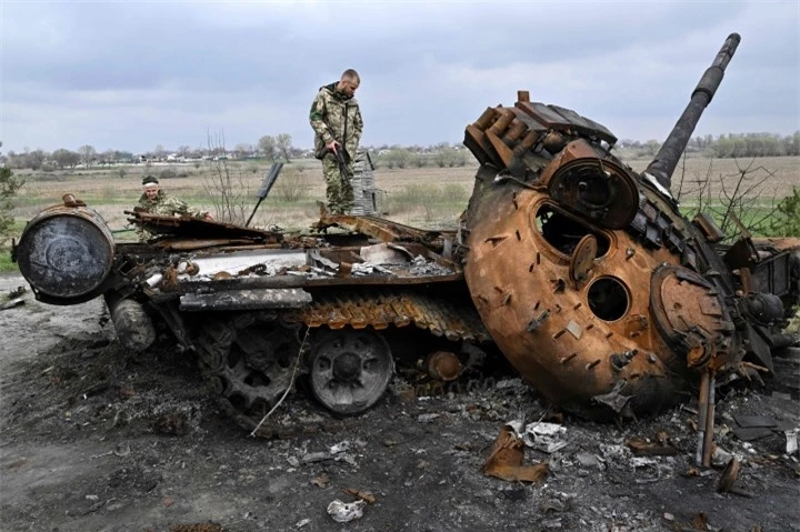 Lực lượng xe tăng Nga và Ukraine đều thiệt hại nặng sau hơn một năm xung đột, tuy nhiên Kiev đã mất khả năng sản xuất xe tăng và dựa hoàn toàn vào nguồn cung viện trợ từ phương Tây.