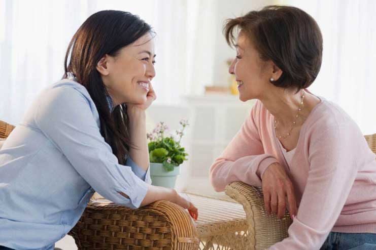 Gia đình chồng ép con dâu nghỉ việc để chăm mẹ chồng