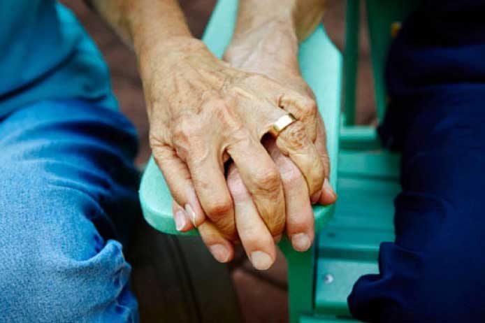 Mẹ mới mất, bố nhất quyết đòi “đi bước nữa”