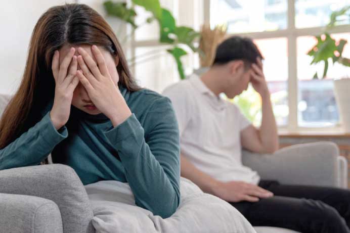 Tôi mệt mỏi và suy sụp khi biết chồng vẫn liên hệ với người yêu cũ