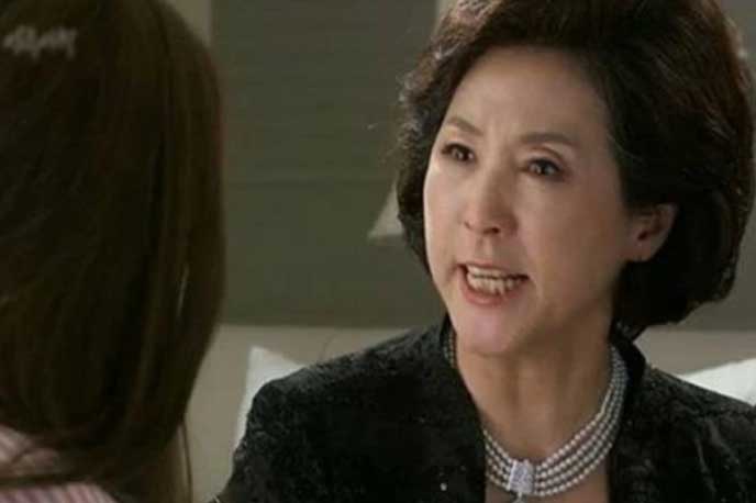 Mẹ chồng giục giã chuyện con cái, tôi có nên nói ra bí mật của chồng?