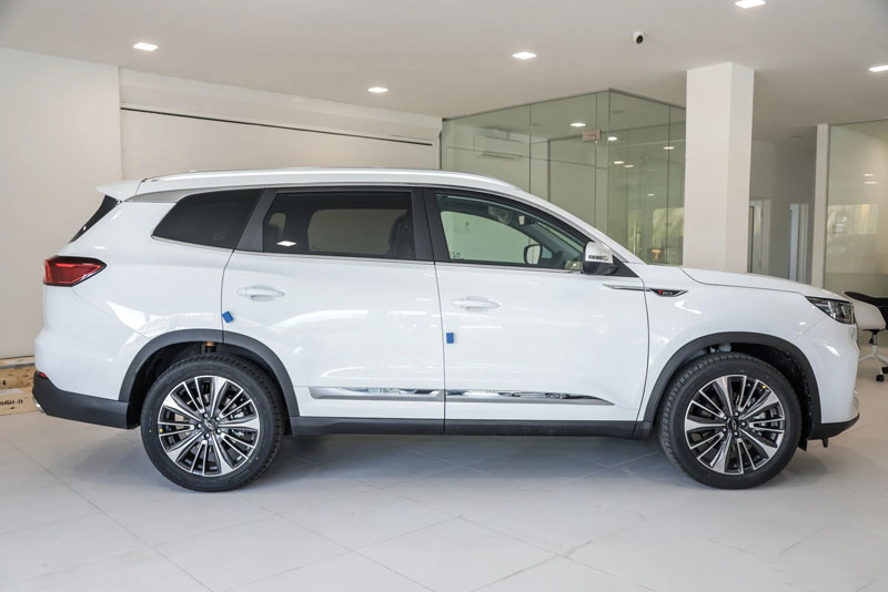 SUV 7 chỗ động cơ tăng áp, giá gần 800 triệu đồng, cạnh tranh với Kia Sorento