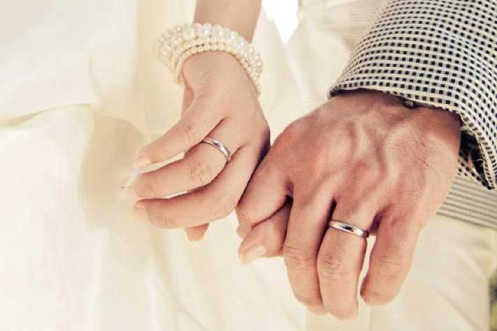 Khó xử vì con gái yêu người hơn cả tuổi mẹ mình