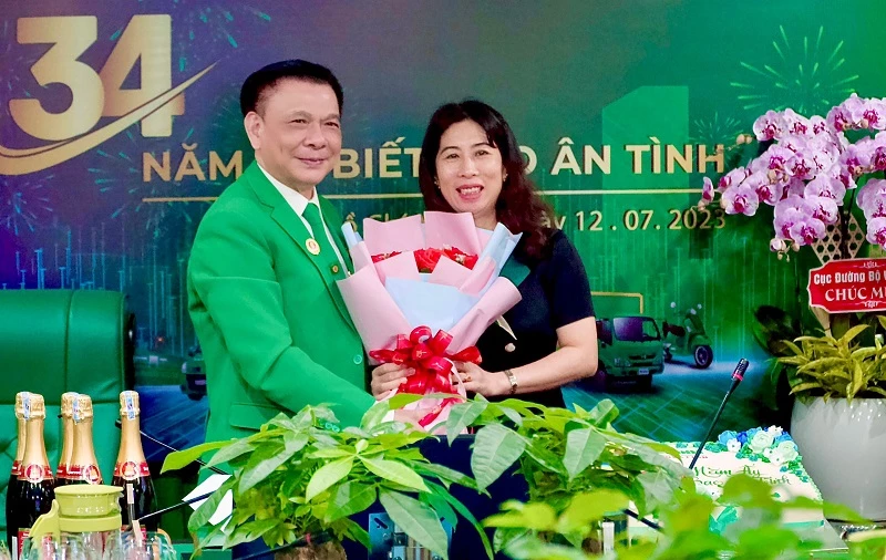 bà Phan Thị Thu Hiền - Phó Cục trưởng Cục Đường bộ Việt Nam đánh giá cao vị thế của Tập đoàn Mai Linh hiện tại.