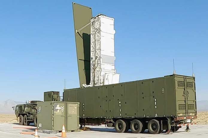 Tomahawk và SM-6 khai hỏa thành công trên cùng bệ phóng