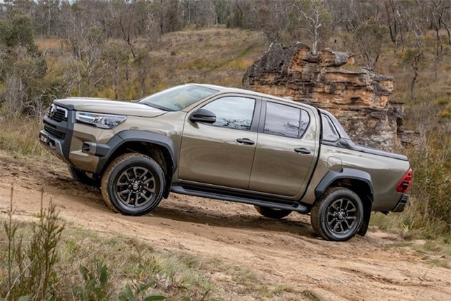 Toyota Hilux 2024 thêm biến thể hoàn toàn mới ảnh 1