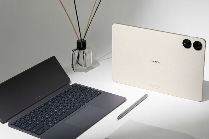 Máy tính bảng chip S888, RAM 16 GB, 8 loa, pin 10.050 mAh, sạc 66W, giá từ 9,68 triệu