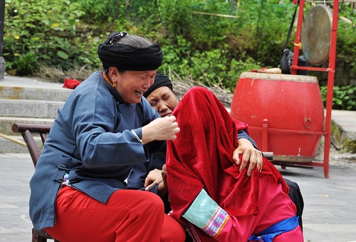 Phong tục kỳ lạ: Cô dâu khóc 1 tiếng/ngày, mắng chửi bà mối để mong được hạnh phúc