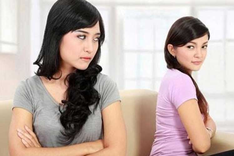 Chị chồng giận dỗi vì tôi không chịu chăm con hộ